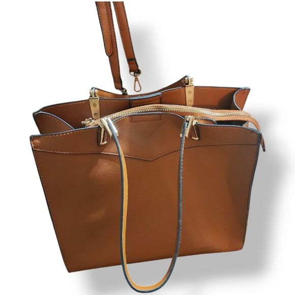 Isabelle Women's purse with crossbody Strap - Picture 3 of 5